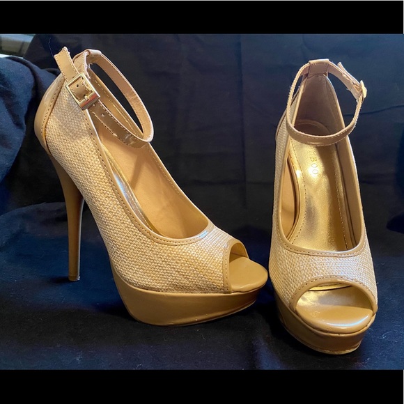 Heels - Picture 1 of 1